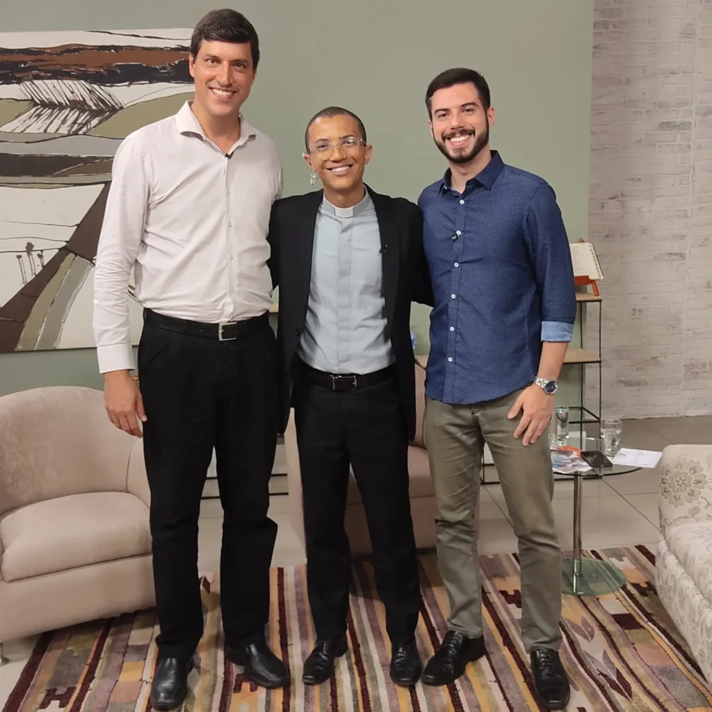 Vereador André Amaral fala sobre vocação política e sua vida de fé em programa da Rede Século 21 4 Vereador André Amaral, Padre Diego e Vereador Luiz Vieira no programa Você Pode Ser Feliz, da Rede Século 21 - vocação política e fé