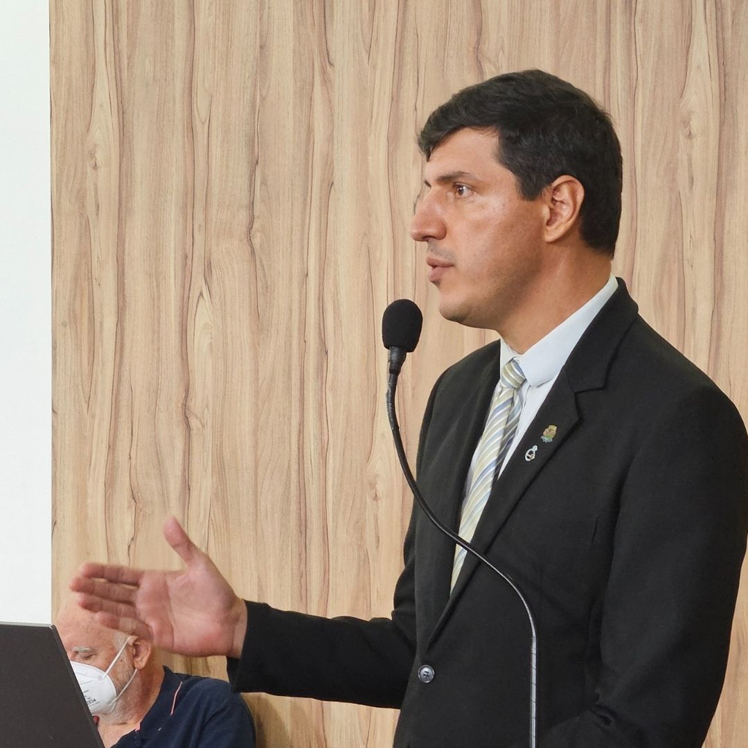 Confira o resumo da primeira sessão ordinária de 2024, onde o vereador aborda início do programa Famílias Fortes e sugestões para impulsionar o comércio de Valinhos. Resolução do CFM - iluminação natalina