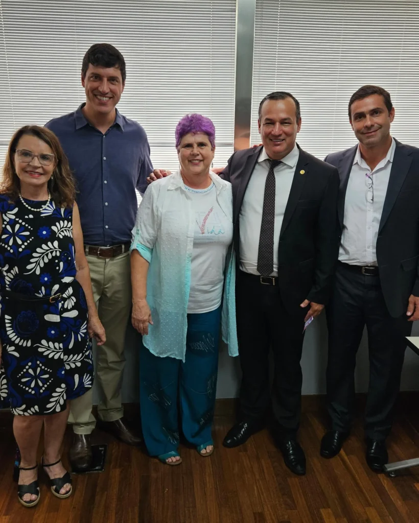 Mariângela Consoli de Oliveira, da Associação Virgem de Guadalupe, Vereador André Amaral, Rose Santiago, do CERVI - Centro de Reestruturação para a Vida, Deputado Rogério Santos e Vereador André Rebello durante reunião da Frente Parlamentar em Prol da Vida e da Família, da ALESP