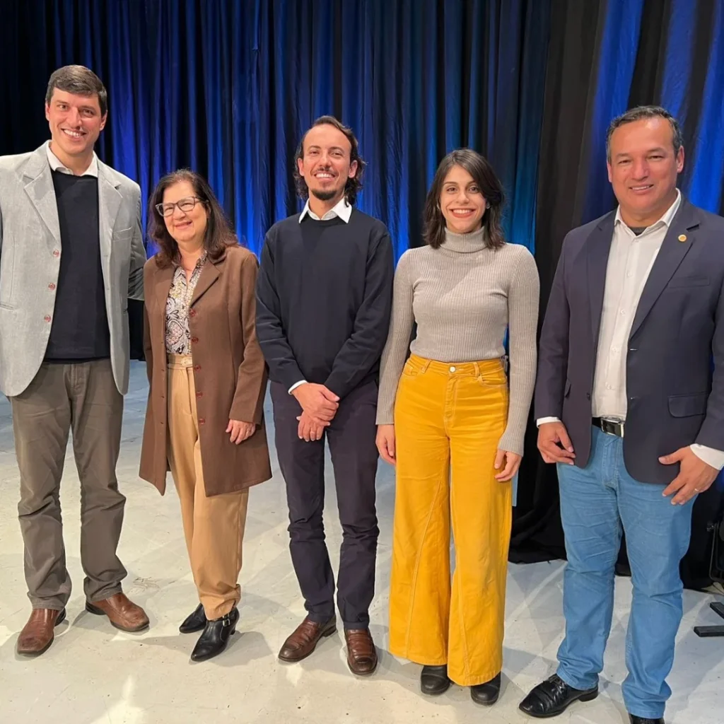 André Leal Amaral, Clara Queiroz, Marcelo Couto Dias, Luiza Barssi e Rogério Santos durante evento de fortalecimento da família