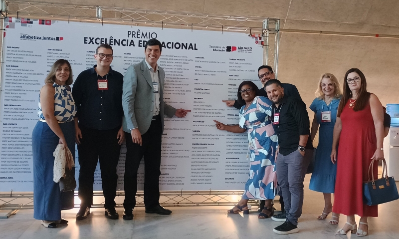 Painel com as escolas premiadas foi exibido no evento