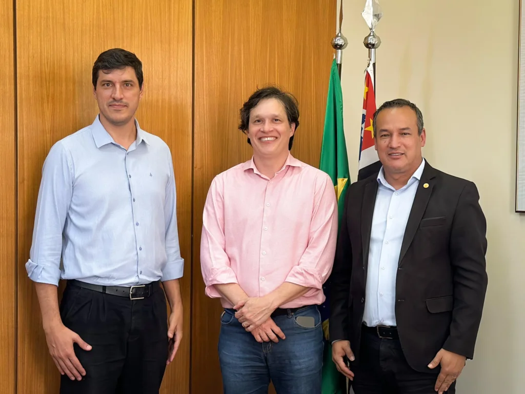 Secretário André Amaral busca parceria com o Estado para fortalecer a educação em Valinhos - André Amaral, Vinicius Neiva e Rogério Santos