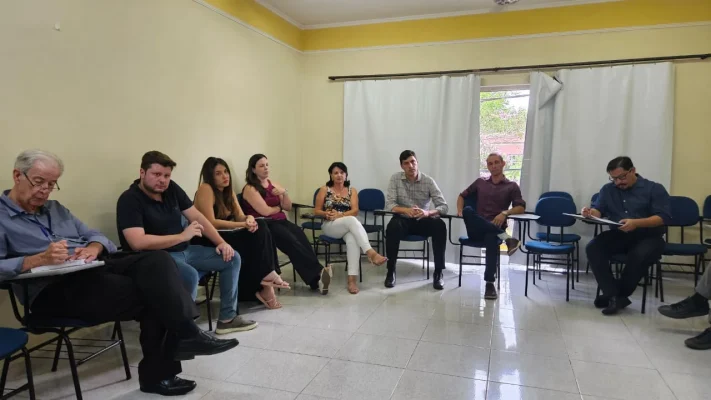Melhorias para o comércio local André Amaral se reúne com comerciantes, ACIV e Prefeitura para viabilizar melhorias